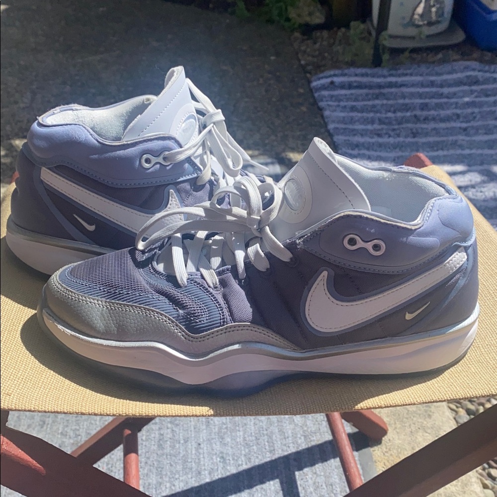 Nike Air Zoom G.T. Hustle 2 basketball shoes in the Light Carbon Women's size 9